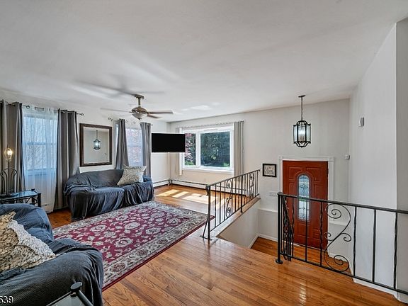 3rd image of 826 Kennedy Blvd
