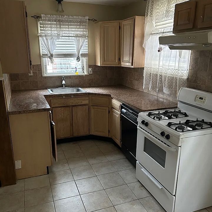 1st image of 243 Hollywood Ave #R1