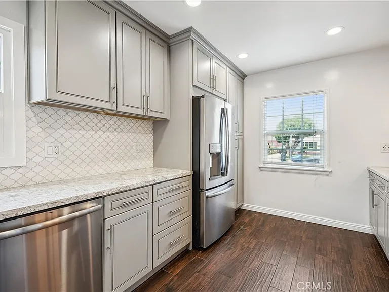 3816 S Victoria Ave — Photo 15