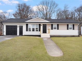 96 Walnut Glen Dr, Warwick, RI 02886