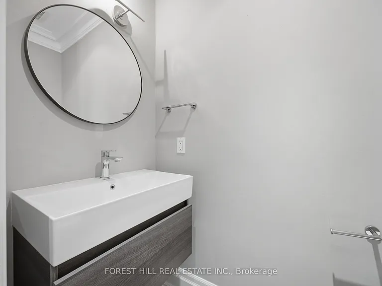 52 Shaftesbury Ave — Photo 12