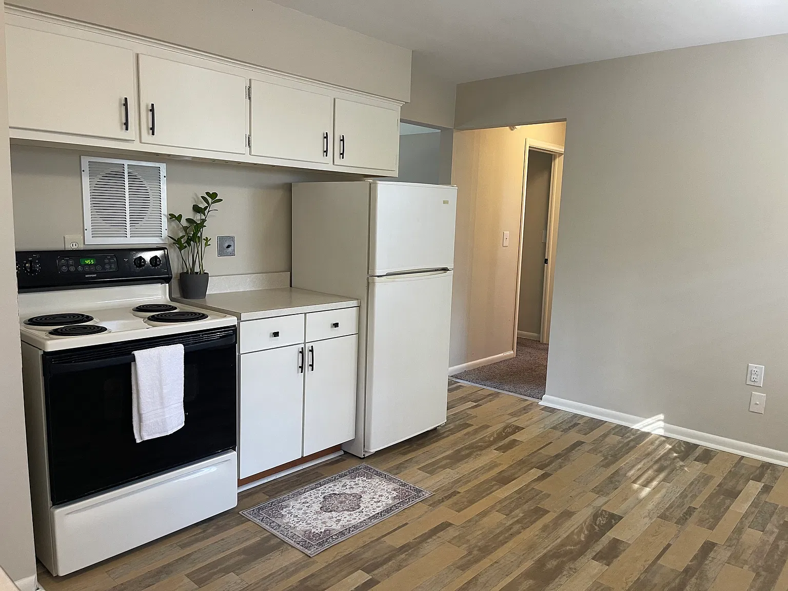 2 bed, 765 sqft, $1,090 — Photo 3