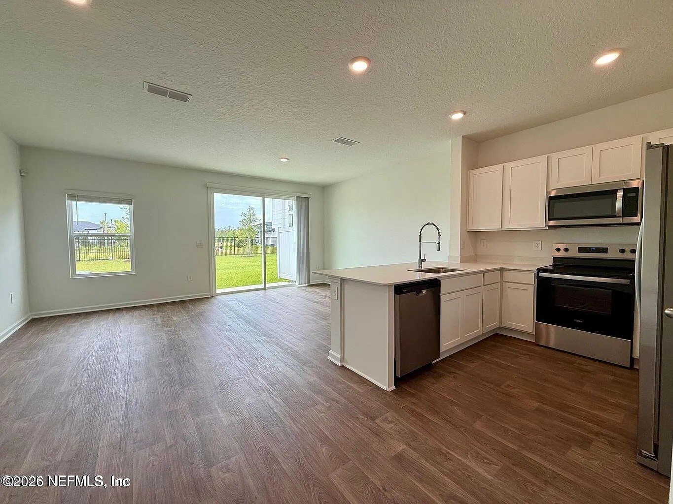 3 bed, 2.5 bath, 1468 sqft, $2,000 — Photo 4