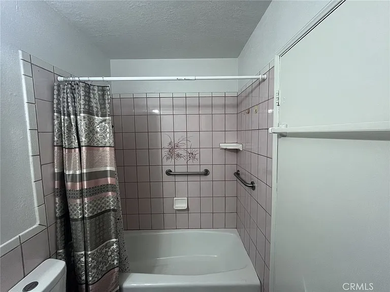 536 Sandsprings Dr — Photo 24
