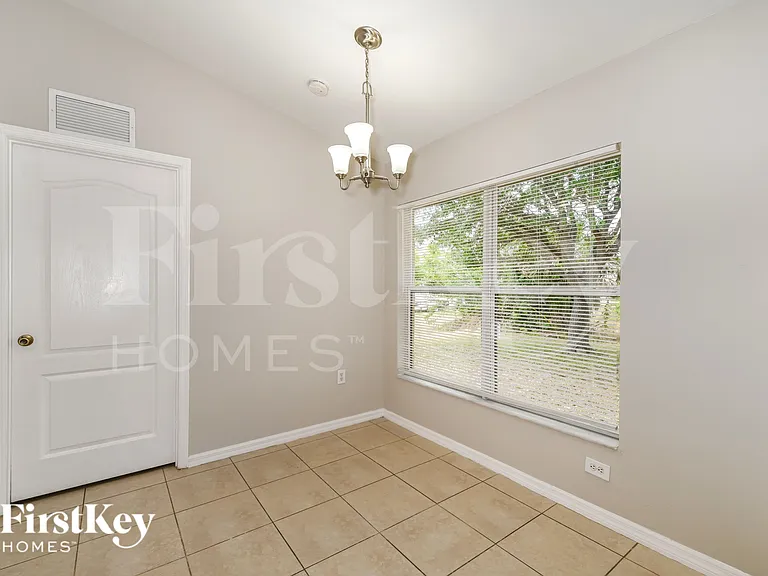 2112 NE 14th Ave — Photo 4