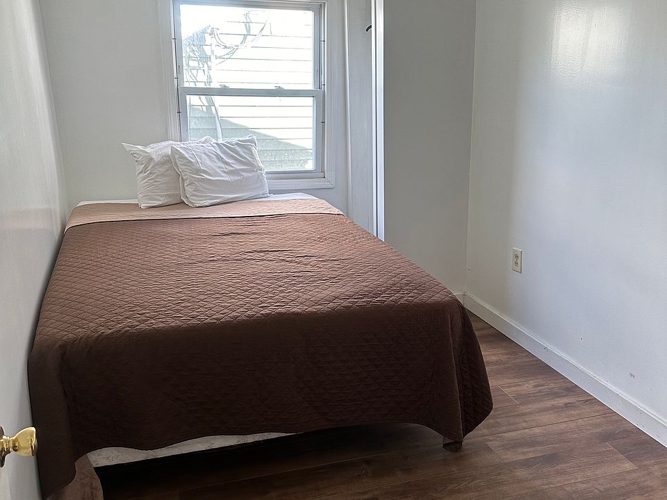 2nd image of 21 M St #6
