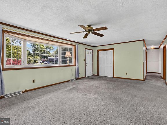 4th image of 136 Kingston Dr
