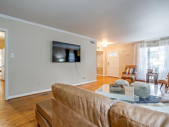 5th image of 1505 N Riverside Dr