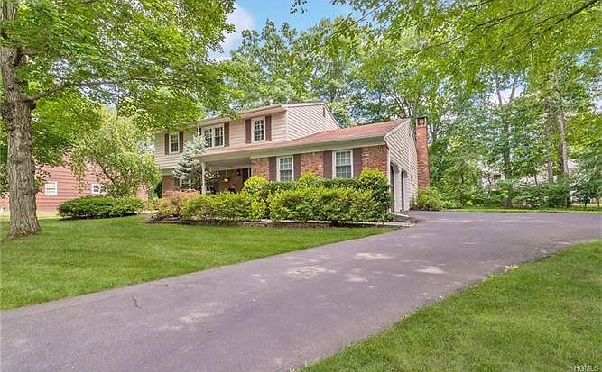 2nd image of 9 Drexel Ct