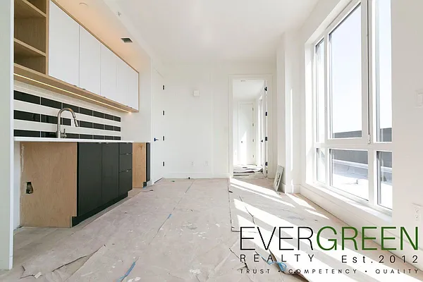 Rented by Evergreen Apartments BK | media 1