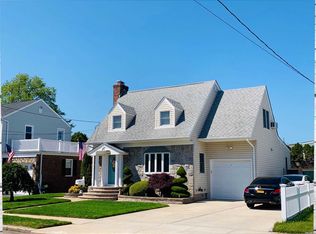 31 Sheridan St, Valley Stream, NY 11580