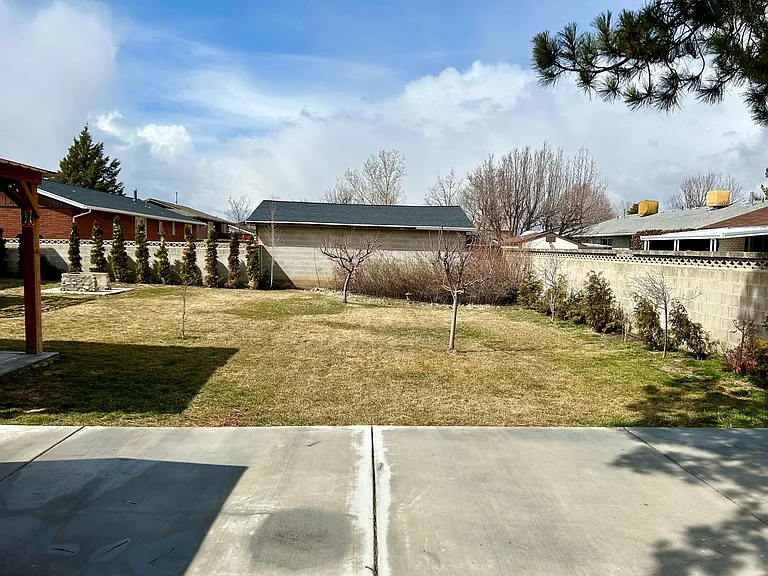 465 E 6770 S — Photo 22