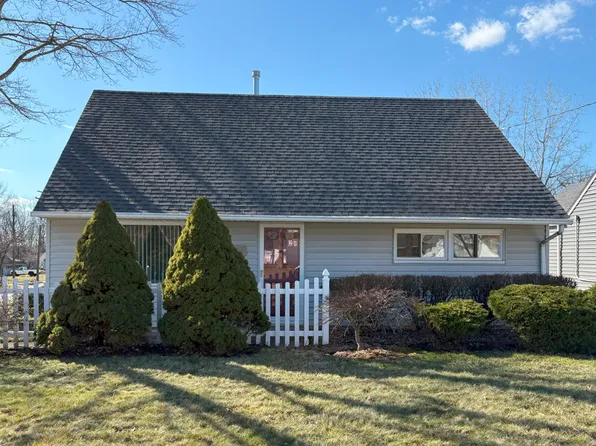 214 Oak Knoll St, Niles, OH 44446