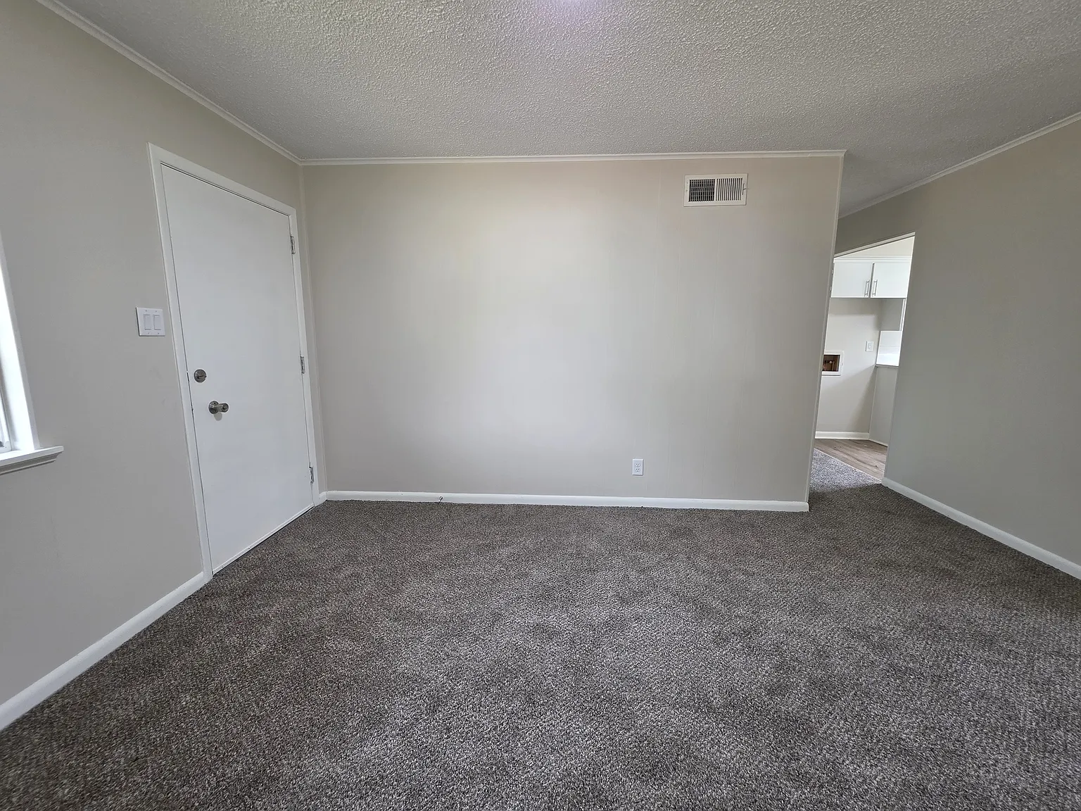 3 bed, 912 sqft, $950 — Photo 4