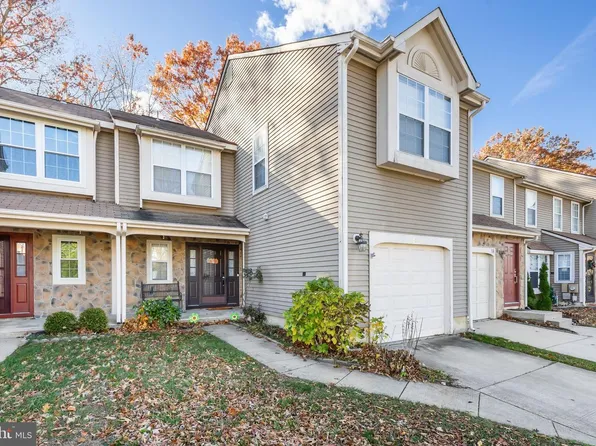 60 Kettlebrook Dr, Mount Laurel, NJ 08054