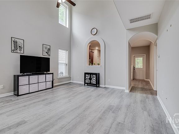 5th image of 540 Summer Hill Way