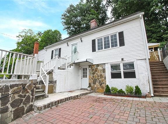 3rd image of 12 Dogwood Dr