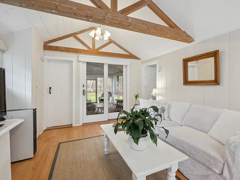 31 Wainscott Stone Rd — Photo 6