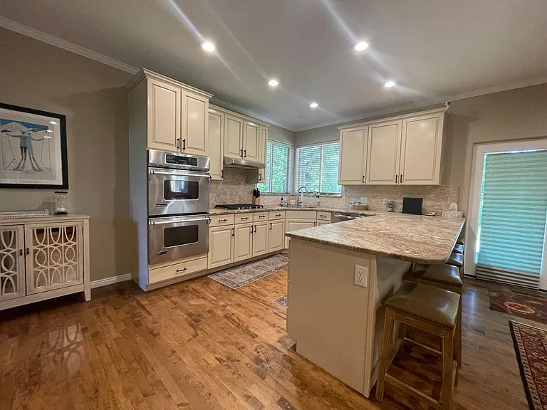 701 Martingale Ln — Photo 6