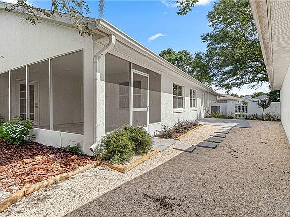 4th image of 9270 SW 92nd Place Rd