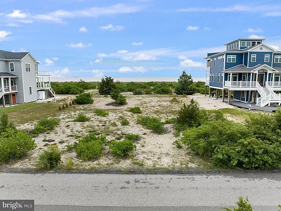 2nd image of 1814 N Bay Shore Dr