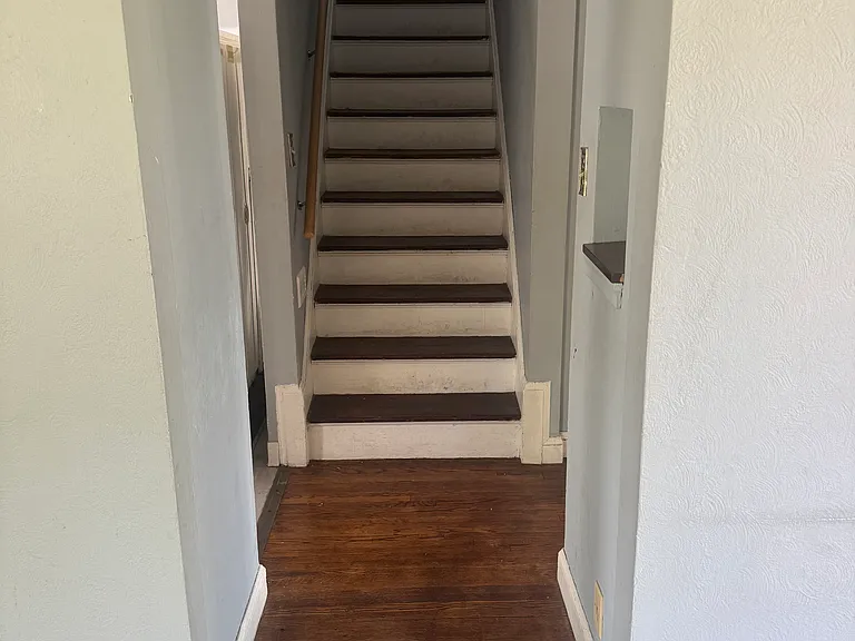 219 Lexington Pkwy N — Photo 8