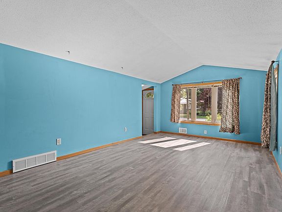 5th image of 505 1st Ave NE