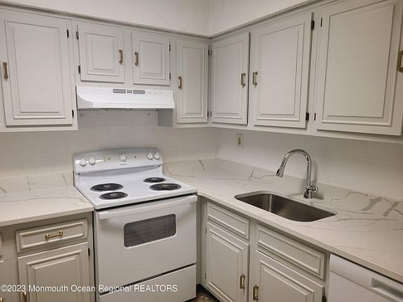 2nd image of 43 Newport Ct #247