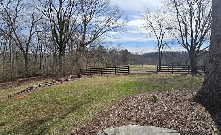 812 Bessie Ln — Photo 34