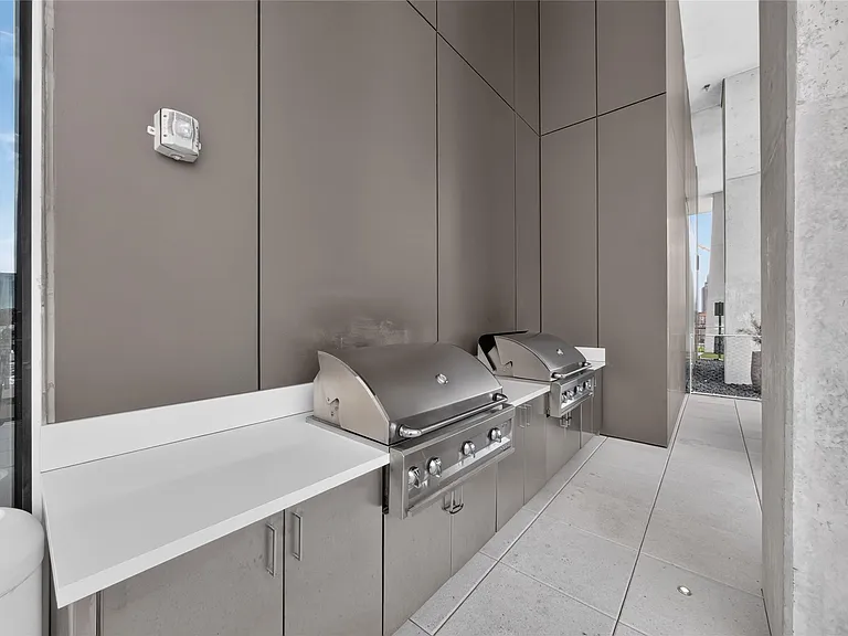 313 W 17th St #1803 — Photo 37