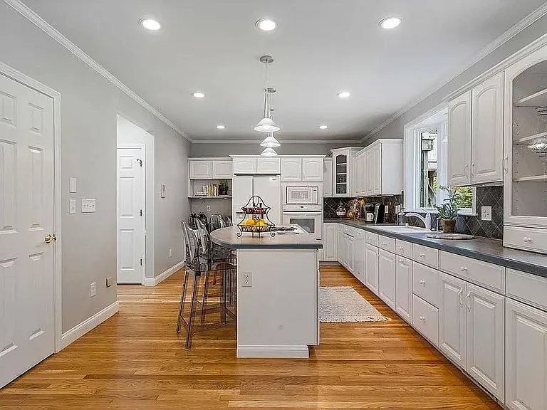 47 Fiske St — Photo 4