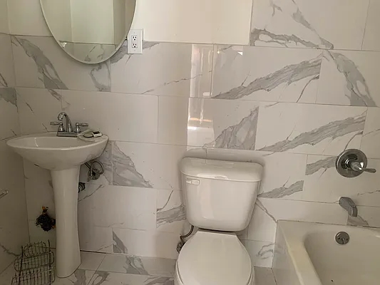 Rented by Metro Prop NY Corp | media 5