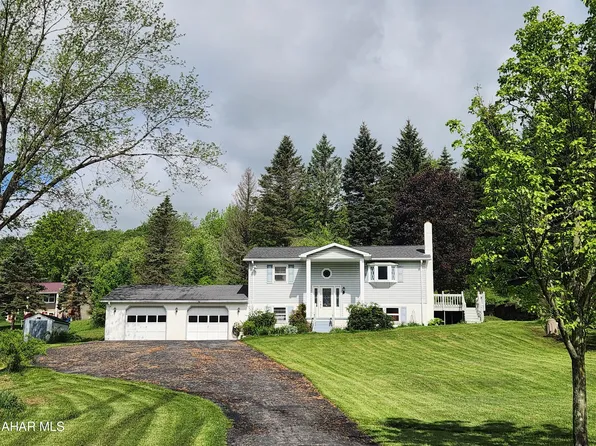 227 Moser Rd, Altoona, PA 16601