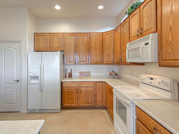 5th image of 1181 W Mountain Nugget Dr
