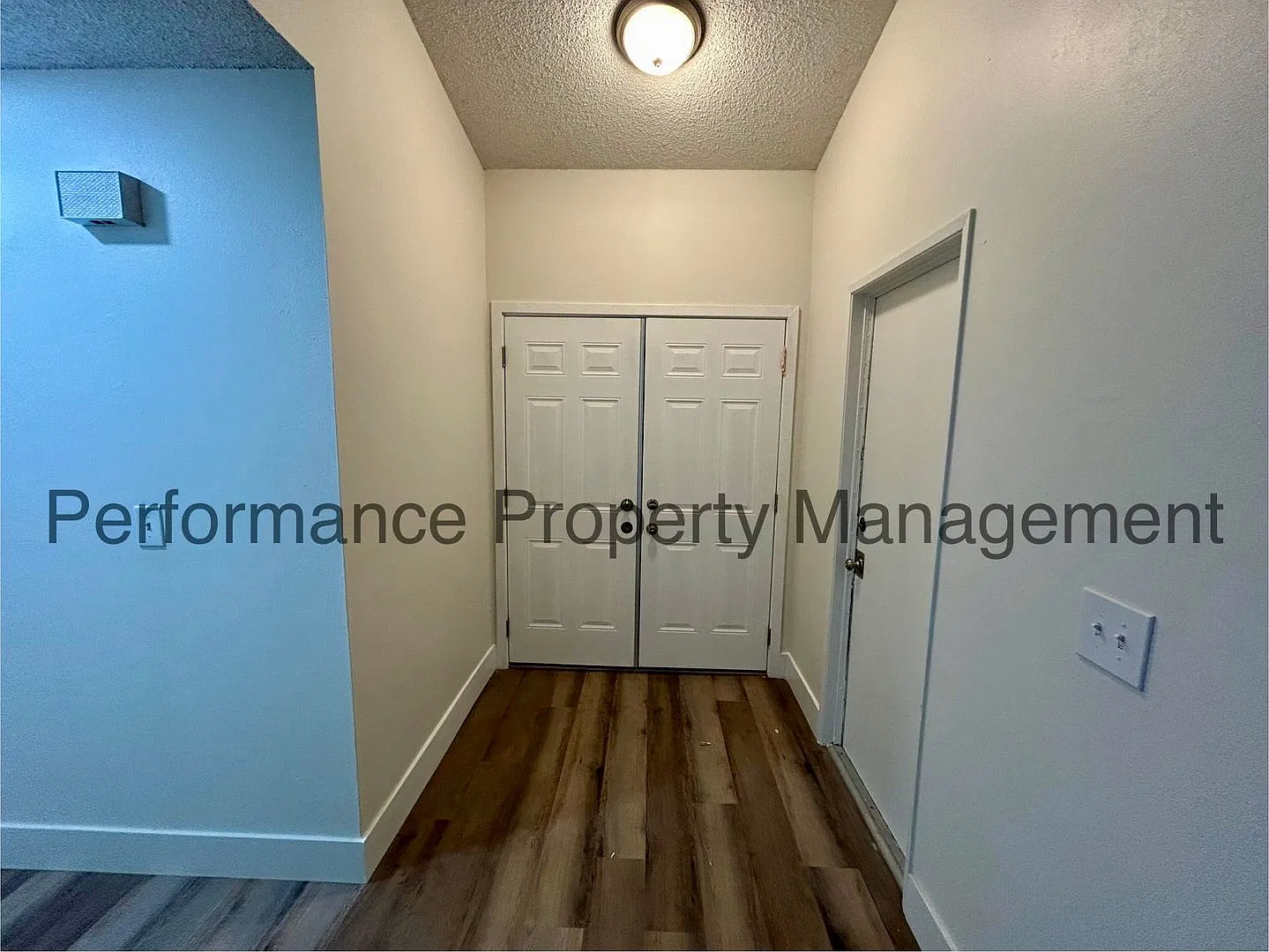 Newly Remodeled 4 Bed/2 Bath SW Bakersfield Home w/ RBP & Security Deposit Alternative — Photo 3