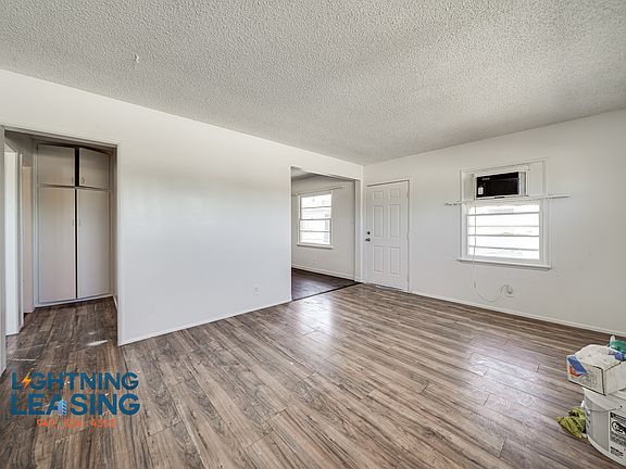 4th image of 14753 Vanowen St APT 6