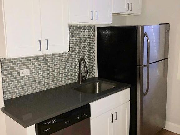 3rd image of 2325 N Rockwell St
