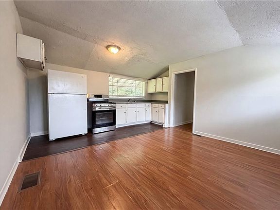 4th image of 1396 Pine Dr