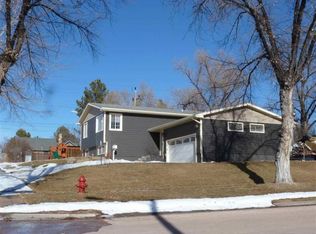 402 N 20th St, Hot Springs, SD 57747