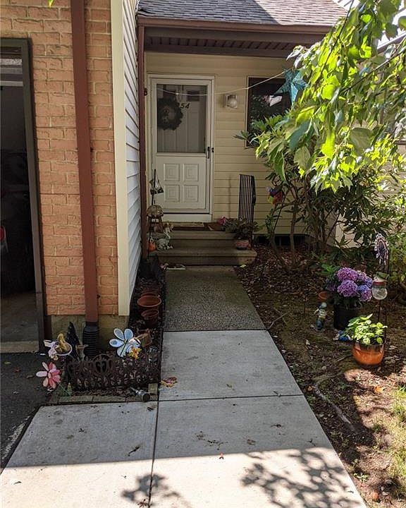 2nd image of 154 Oak Forest Dr