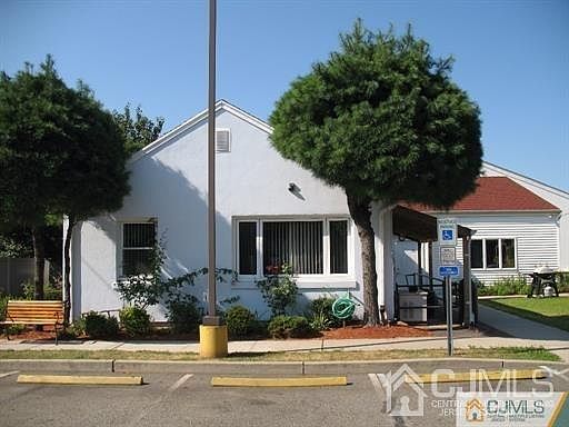 2nd image of 305 Kimball St
