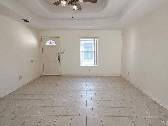 3rd image of 1102 S Palm Dr