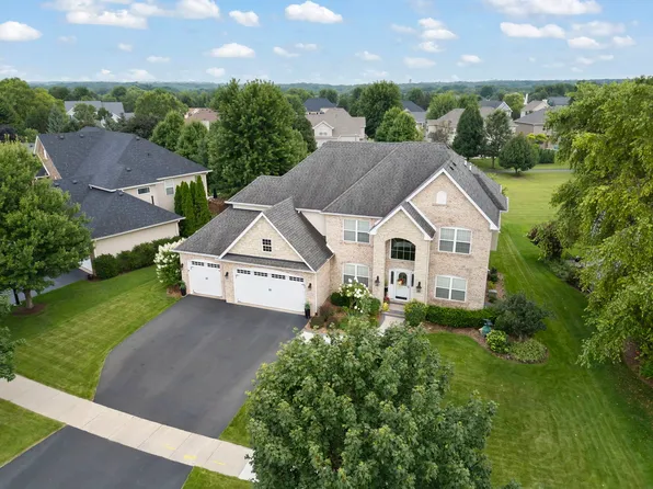 1122 Clearwater Dr, Yorkville, IL 60560