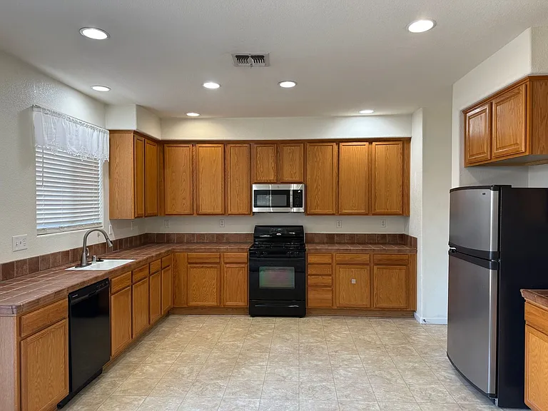 2931 Logansport Way — Photo 17