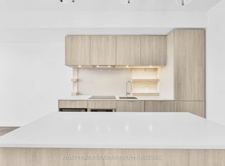 28 Ann St #422, Mississauga, ON L5G 3G1