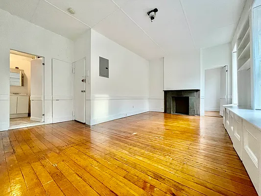 Rented by HOLTON REAL ESTATE INC. | media 12