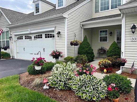 2nd image of 33 Herrick Dr Unit 33
