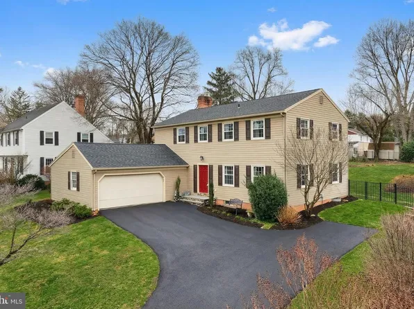 4140 Woodlyn Ter, York, PA 17402