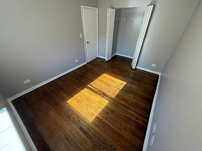 8248 S Eberhart Ave — Photo 4