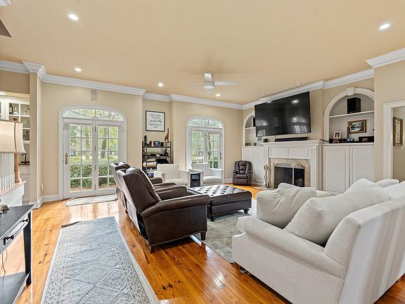 3rd image of 4511 Saint Johns Pl.